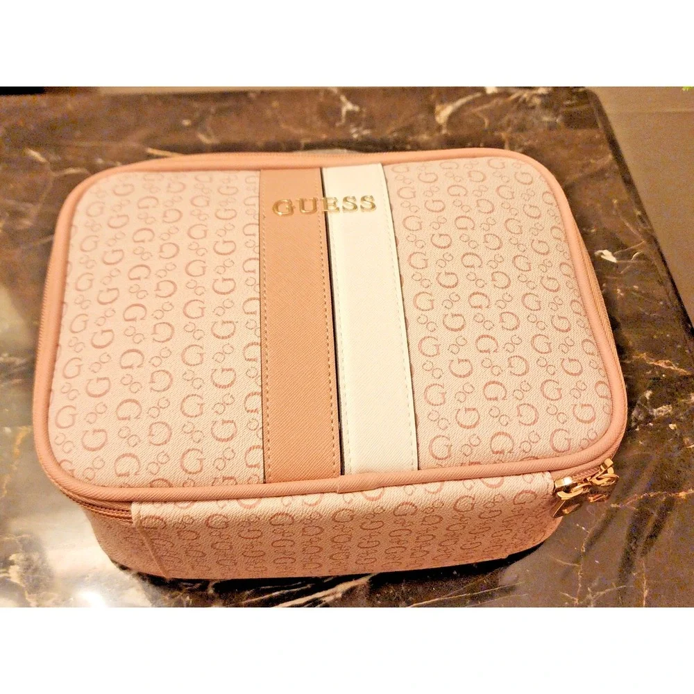 Guess Lightweight Kerry Travel Bag in Light Rose
